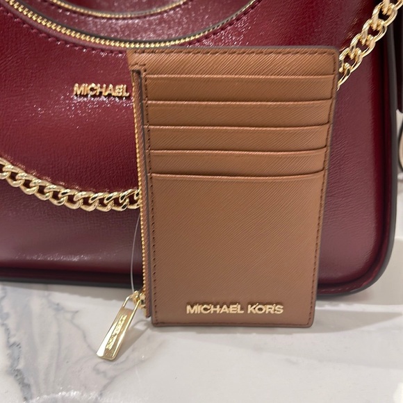 MICHAEL KORS
Jet Set Travel Medium Top Zip Leather Card Case Wallet 
Luggage
NWT - Picture 6 of 16